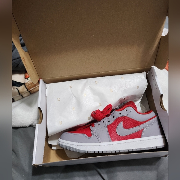 Nike Air jordans 1 Low - Picture 2 of 5